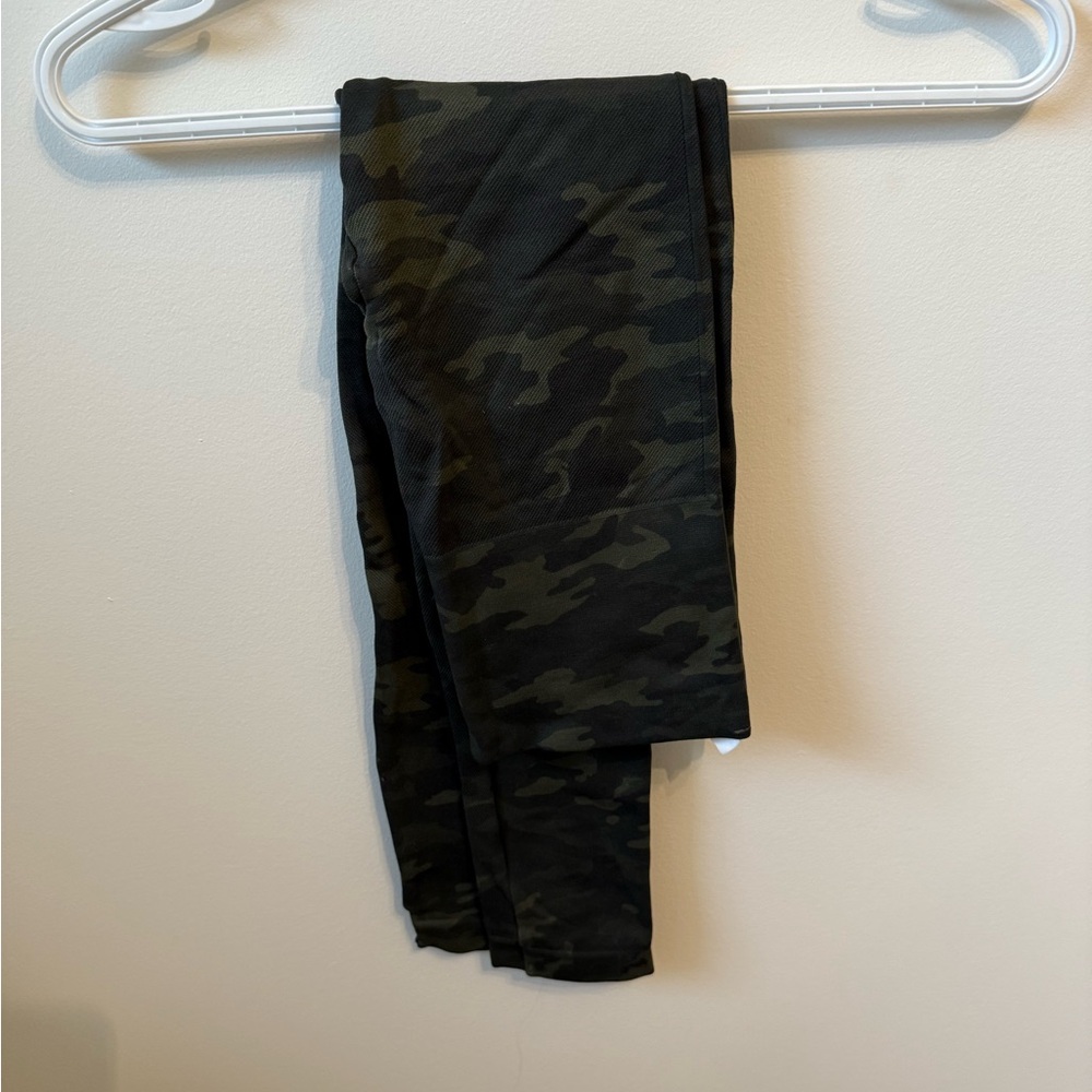 SPANX Kids Camouflage Leggings - Black and Green